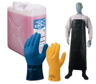 手袋と前掛けと洗浄剤